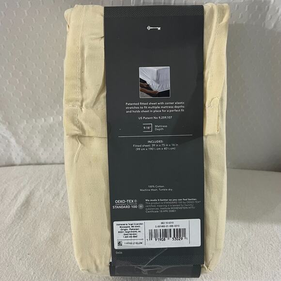 Threshold Ultra Soft Light Yellow TWIN Fitted Sheet 300 Thread Count (39"x75") - Picture 2 of 2